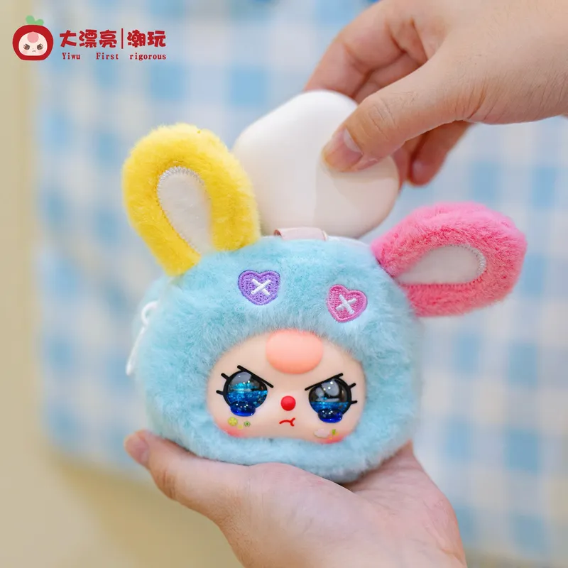 Baby Products 2 Years - กระเป๋าตุ๊กตาวินิลแบบสุ่มลายสามใบ ของเล่นสุดฮิต น่ารัก ใช้เป็นพวงกุญแจหรือของตกแต่ง ของขวัญเซอร์ไพรส์สำหรับเด็กผู้หญิง
